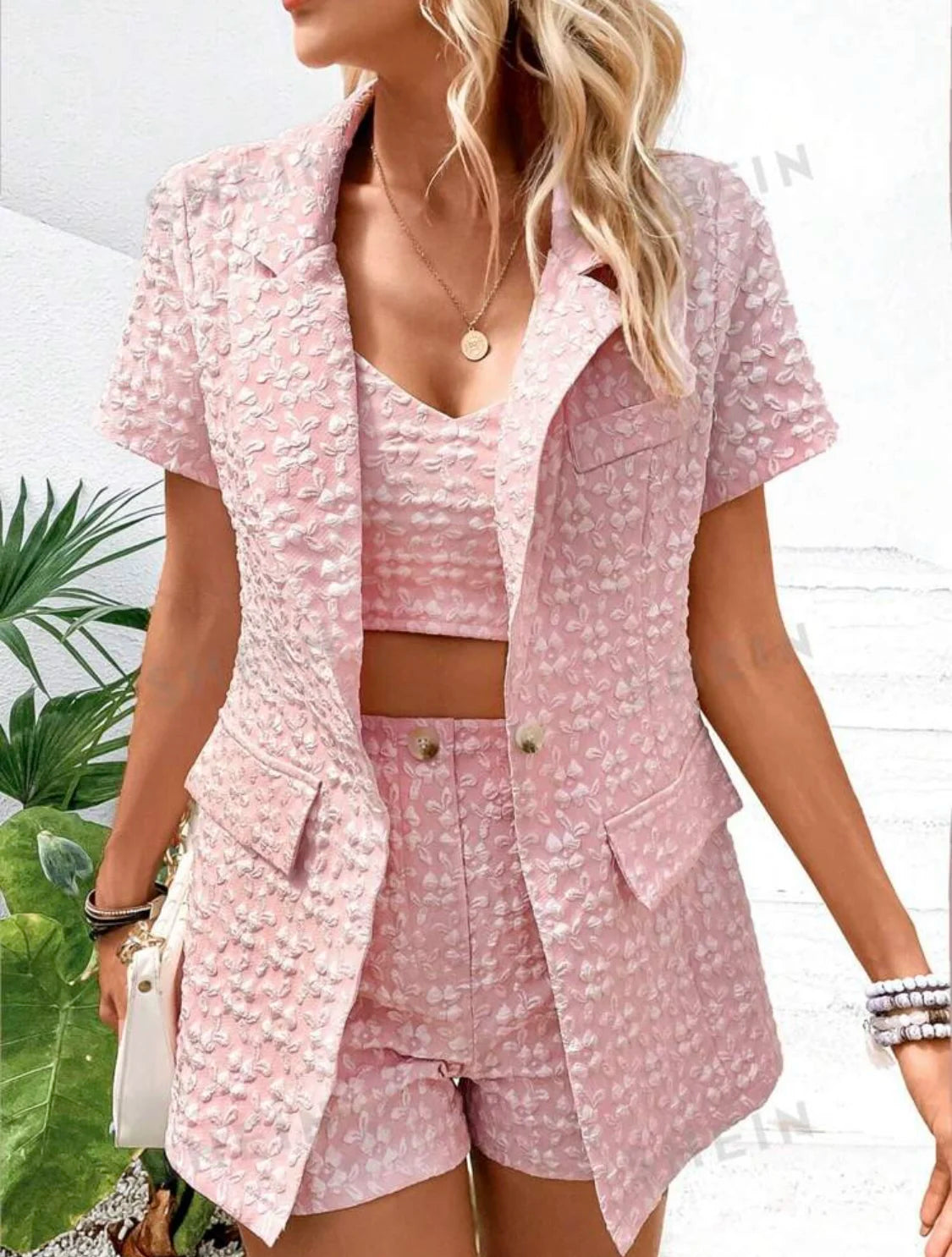 Woven Polyester Niche Jacquard Fabrics for Making Women Jacket Blazer Jumpsuit Coat Vest With 3D Textured Floral Pattern Designs