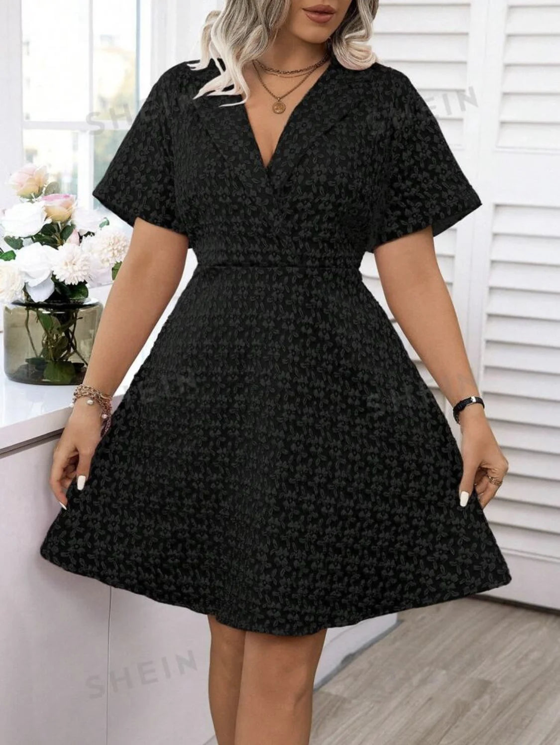 Woven Polyester in Stock Fukro Detailed Emboss Jacquard Fabric Whosale for Making Women Cheongsam Floral Jacquard Dress Clothes