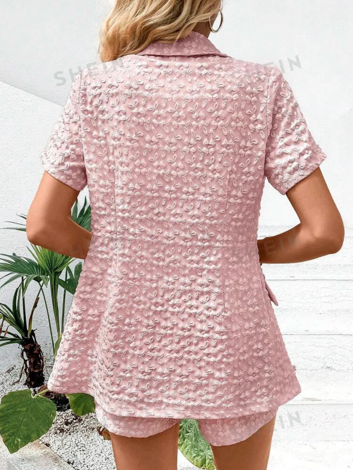 Woven Polyester Niche Jacquard Fabrics for Making Women Jacket Blazer Jumpsuit Coat Vest With 3D Textured Floral Pattern Designs