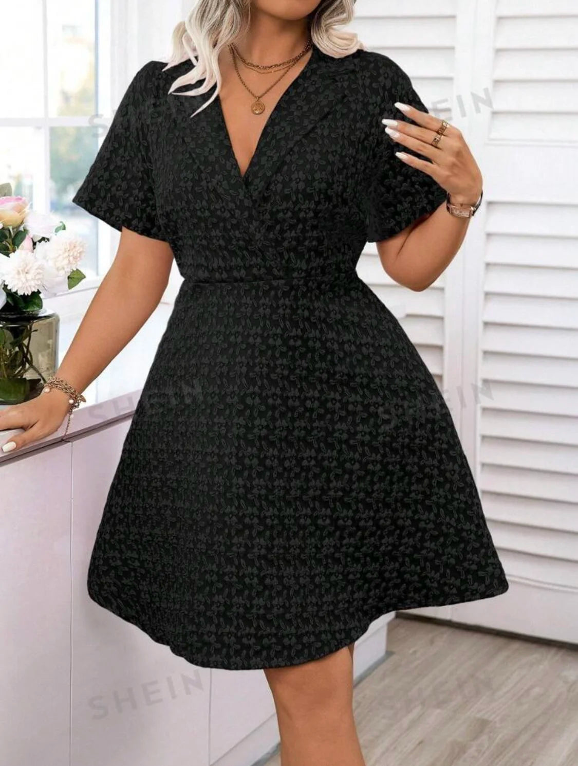 Woven Polyester in Stock Fukro Detailed Emboss Jacquard Fabric Whosale for Making Women Cheongsam Floral Jacquard Dress Clothes