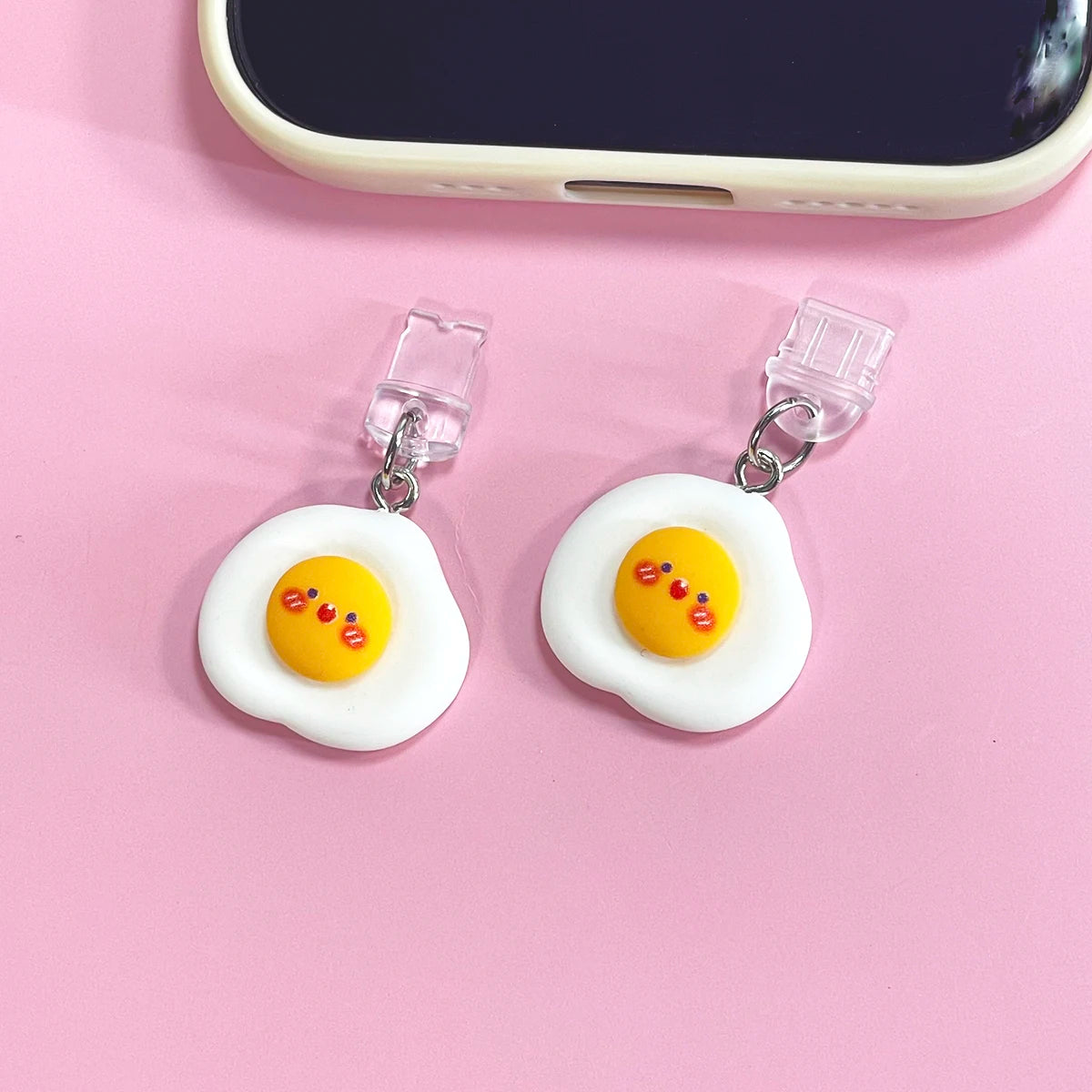 Phone dustproof plug, happy fried egg pendant, fun design for phone accessories, easy to use to protect the phone from dust and